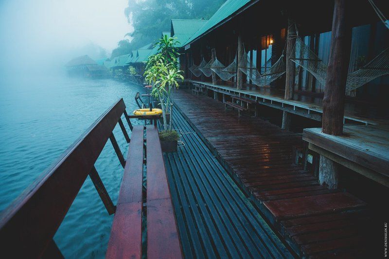 Отель на воде. Река Кхвэяй (Khwae Yai, Kwai), Тайланд, 11.11.2013 г.photo preview