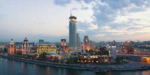 Вид с Космодамианской набережной на МДМ