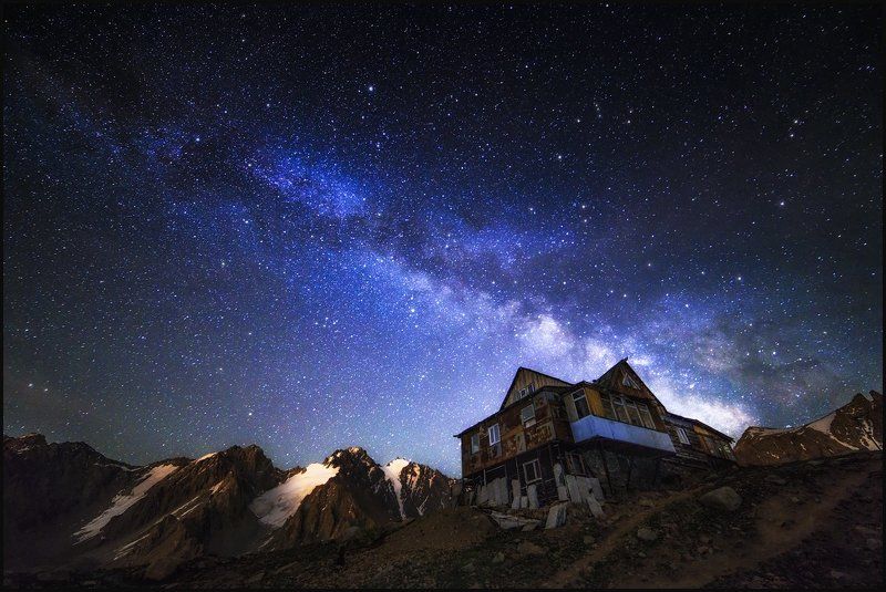 Казахстан, Туюксу 3454м., домик гляциологовphoto preview