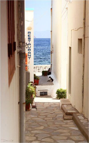 По улочкам острова Нисирос