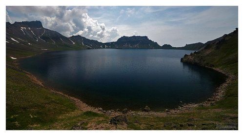 Вулкан Хангар. Панорама кратера.