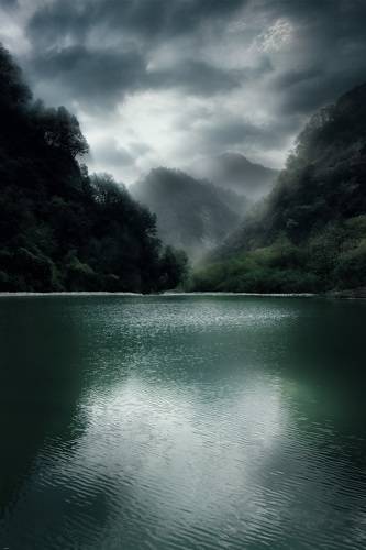 东拉峡谷堰塞湖
