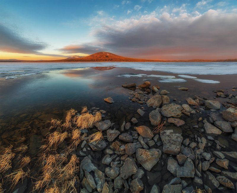 Весна, Восход, Горы, Небо, Озеро, Отражение, Пейзаж, Природа, Путешествие, Рассвет, Туризм, Утро, Южный урал Утро на Зюраткулеphoto preview