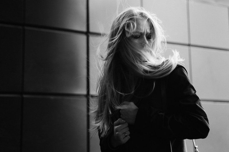 50mm, black and white, canon, city, girl, glamour, people, russia, street, woman Ветренаяphoto preview