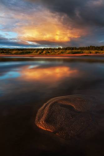 Закат на реке