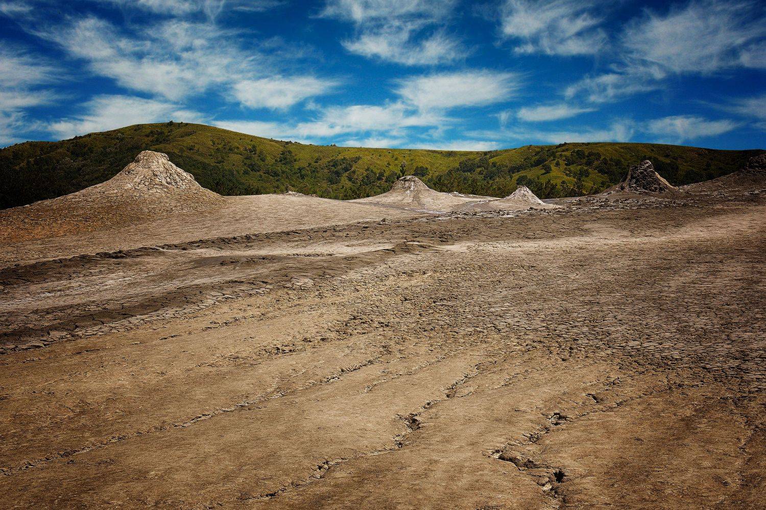 Small volcanos. Автор: Macinca Adrian romania, Macinca Adrian