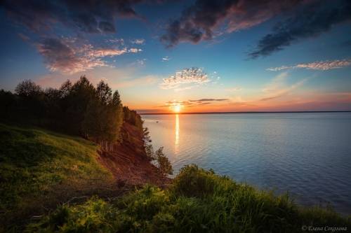 Красочный закат на Каме
