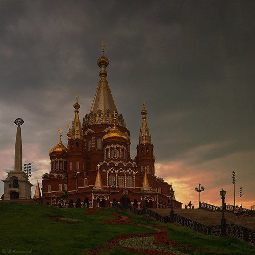 На небе сходились тяжёлые тучи...