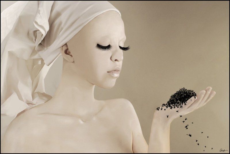 мухи, девушка, инопланетянка, белое Мухи Совестиphoto preview