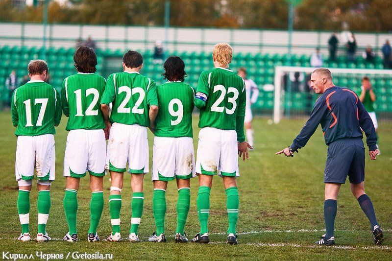 футбол, стенка, штрафной, удар, судья, указания, жест, номер, номера, игроки, номера игроков телефон спонсораphoto preview