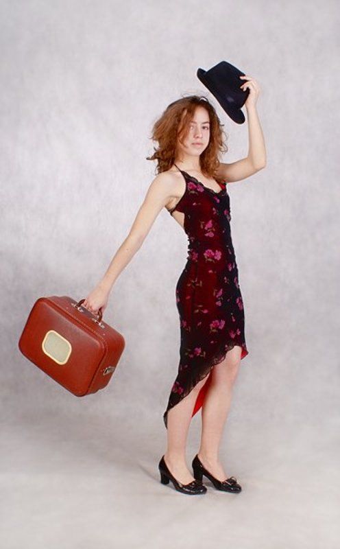 девушка, чемоданчик, шляпа Пора в Питер!photo preview