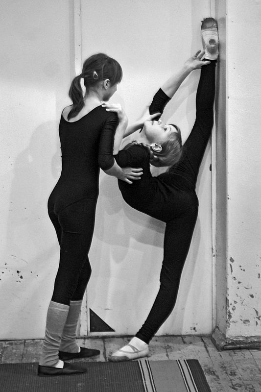 Цирк. Тренировка гибкости. 2012photo preview