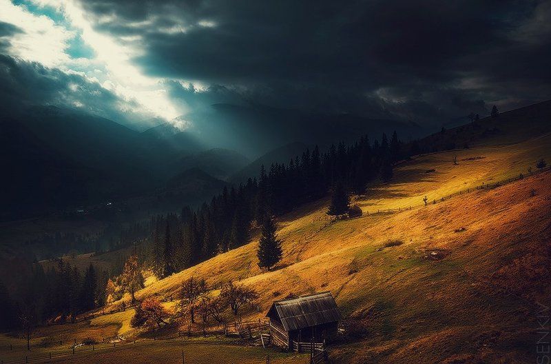 Маленькая деревня на гореphoto preview