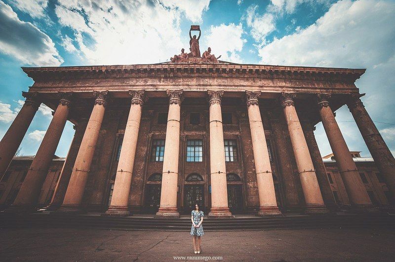 Человек маленькийphoto preview