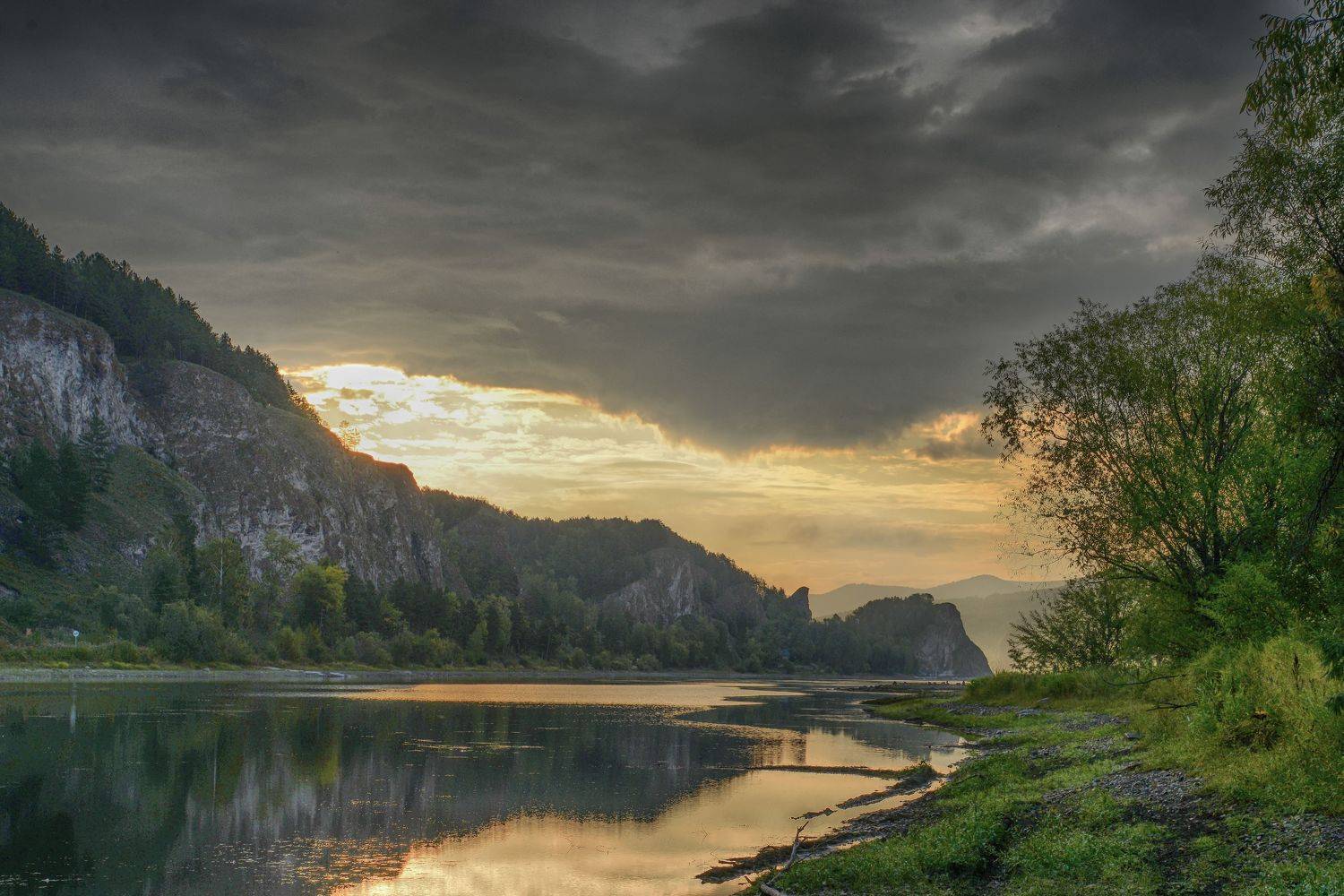 ***. Автор: Зорин Дмитрий скала, восход, туча, пейзаж, утро, вода, Зорин Дмитрий
