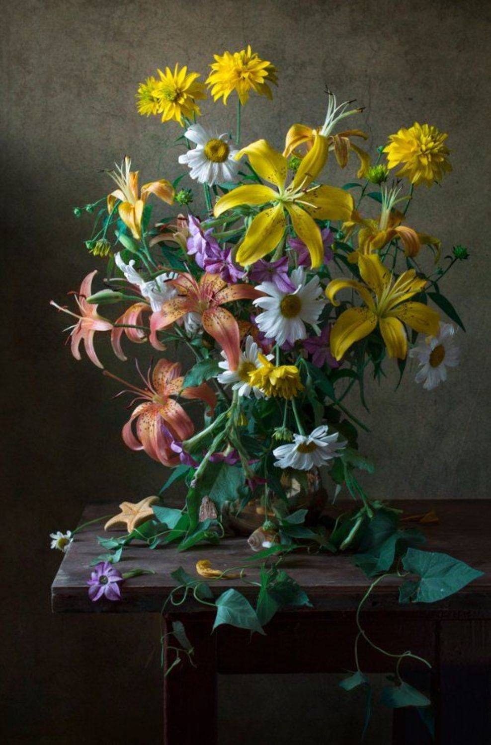 лилии, мотылек, натюрморт, цветы, Курочкина Диана