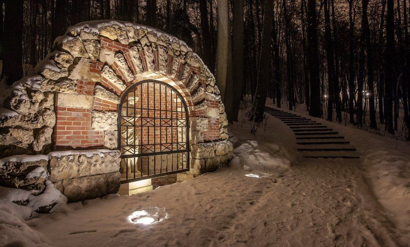 У морозного гротаphoto preview