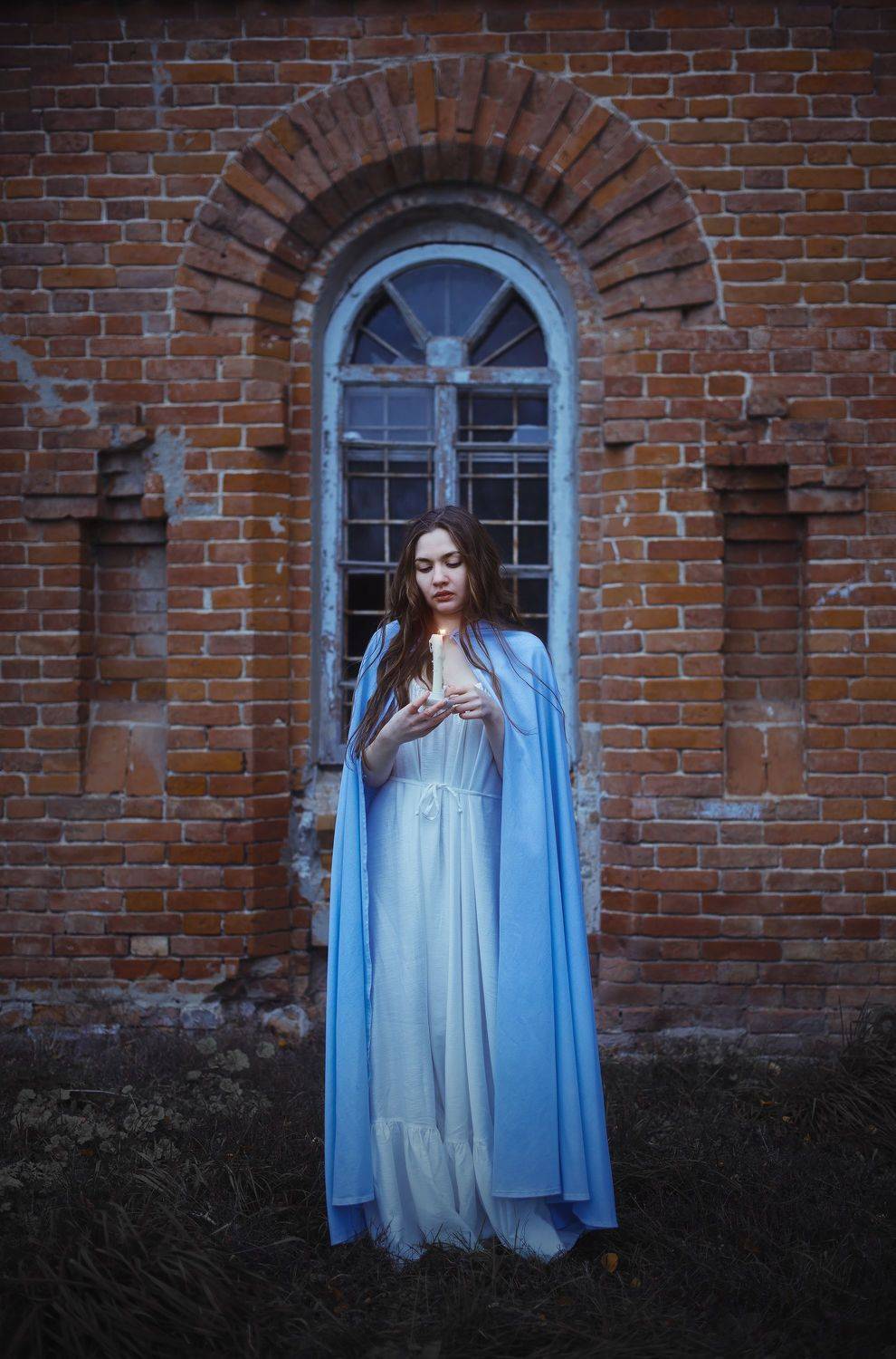 Катя. Автор: Екатерина Лобанова девушка, мистика, сумерки, свеча, магия, вечер, развалины, Екатерина Лобанова