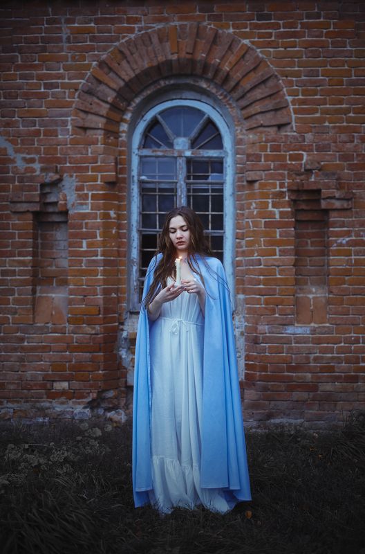 девушка, мистика, сумерки, свеча, магия, вечер, развалины Катяphoto preview