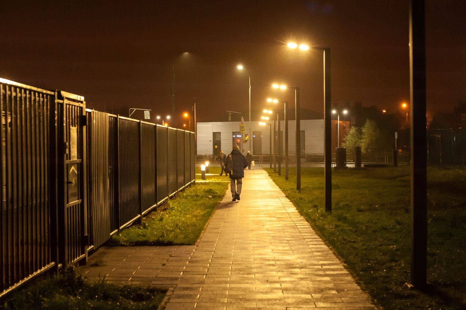 В 7 утра еще темно. Автор: Валерий , Валерий