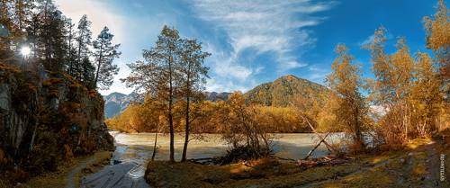 Вид на реку Кизгыч в Тебердинском заказнике. Архыз. Карачаево-Черкессия.