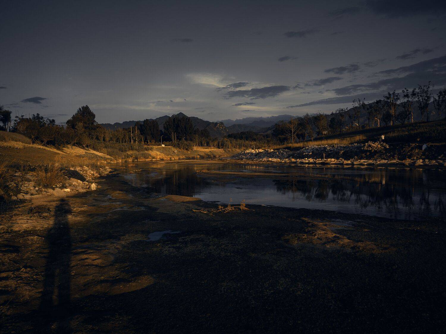 傍晚河滩, 吴 微雨墨烟鸿