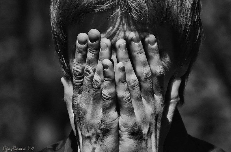 мужчина, руки , портерт, фото, чб ***photo preview