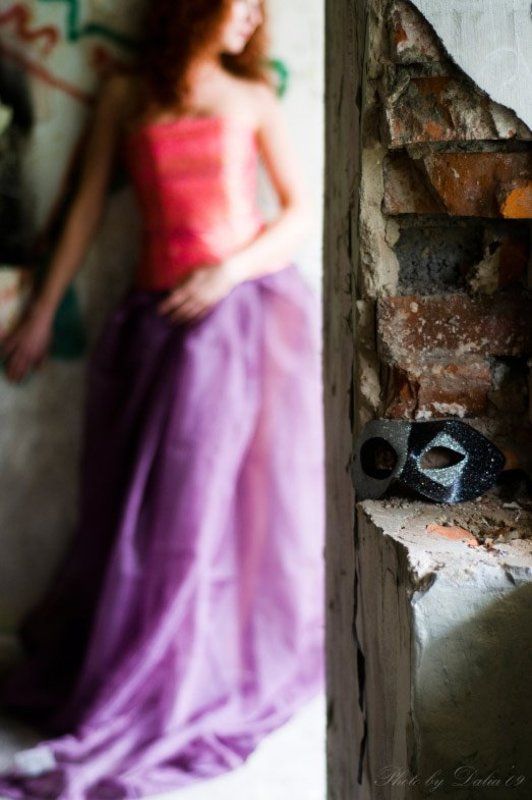 маска, девушка, развалины Окончен бал...photo preview