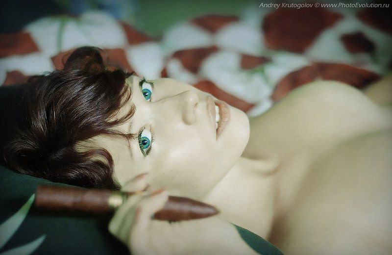 мания, огонь, взгляд, желание, возбуждение, секс, эротика, красота, портрет, курить, сигара, удовольствие Огниманияphoto preview