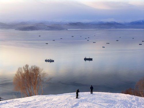 По кораблю на брата