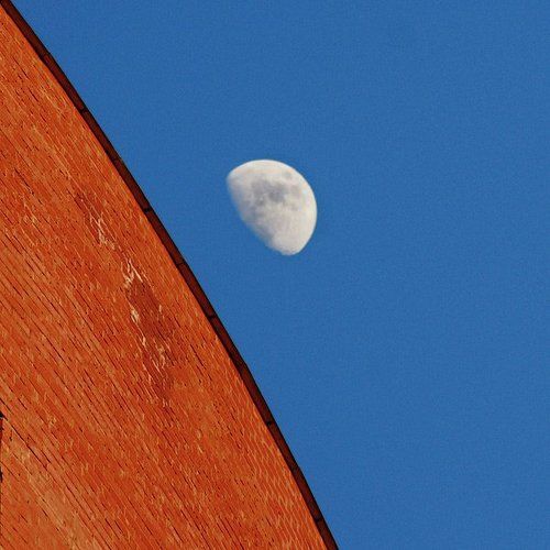 Два цвета неба и лунный сыр