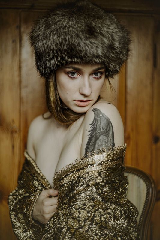 Woman Crowphoto preview