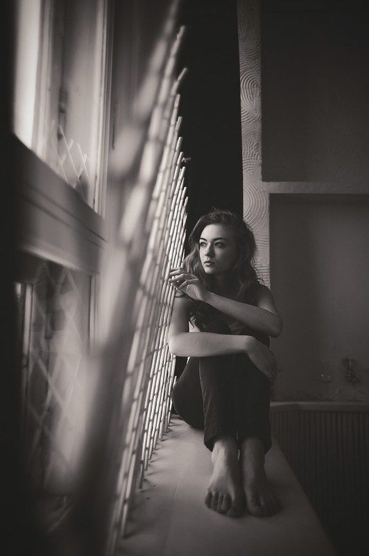 девушка, портрет bird in cellphoto preview