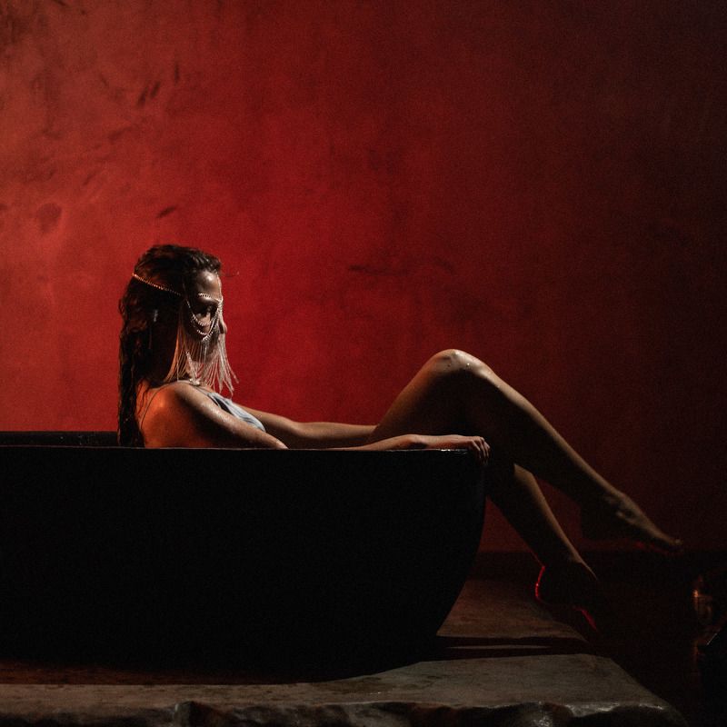 Red bathphoto preview