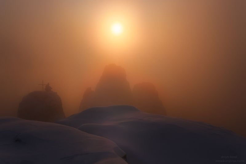 дмитр коваль, гималаи и крым вне треков, пейзаж как магия Внутри рассветного облака Ай-Петриphoto preview