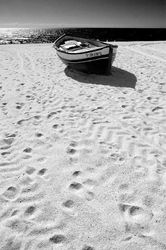 море, солнце, песок Старый рыбацкий яликphoto preview