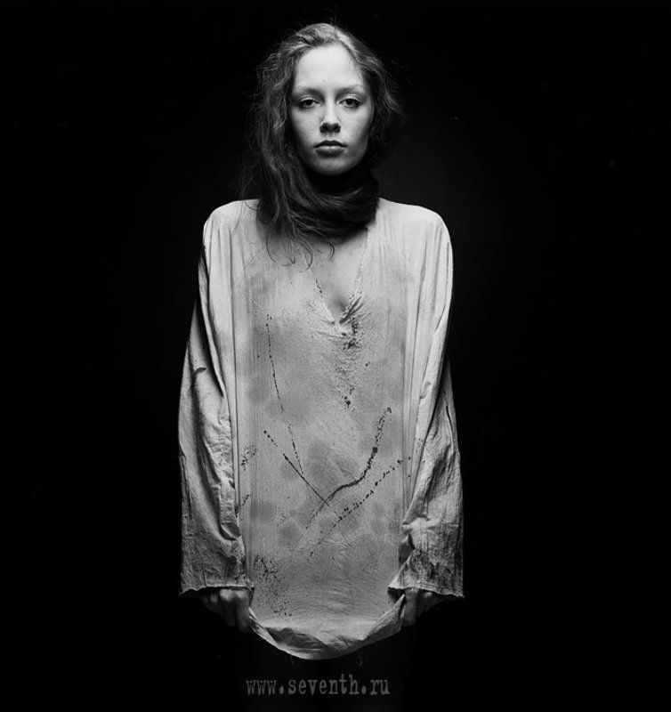 чернобелый портрет Рыжей девушкиphoto preview