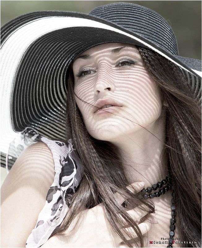 девушка и бусы...photo preview