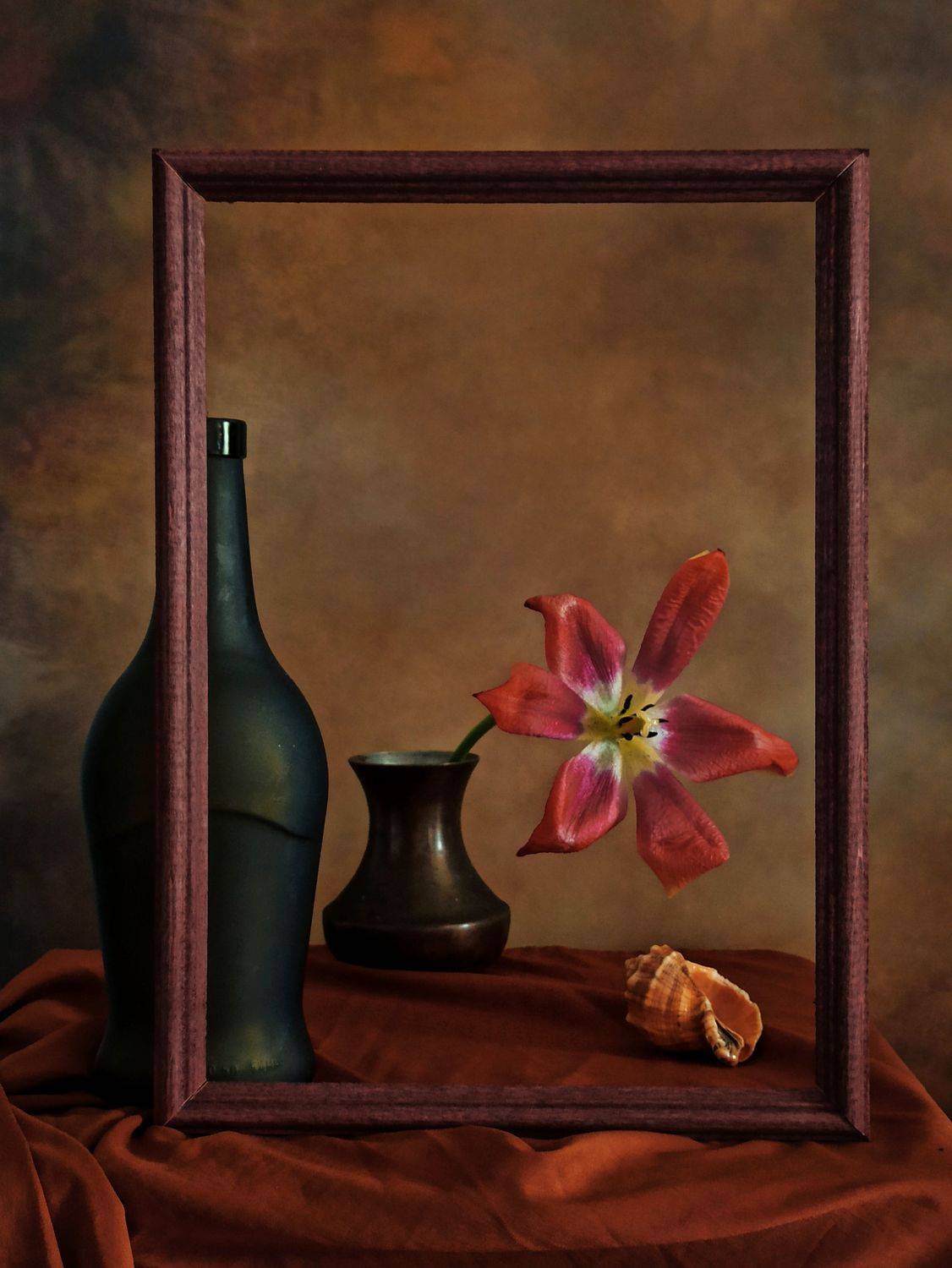 Натюрморт с тюльпаном.. Автор: Дина Полухина , Дина Полухина