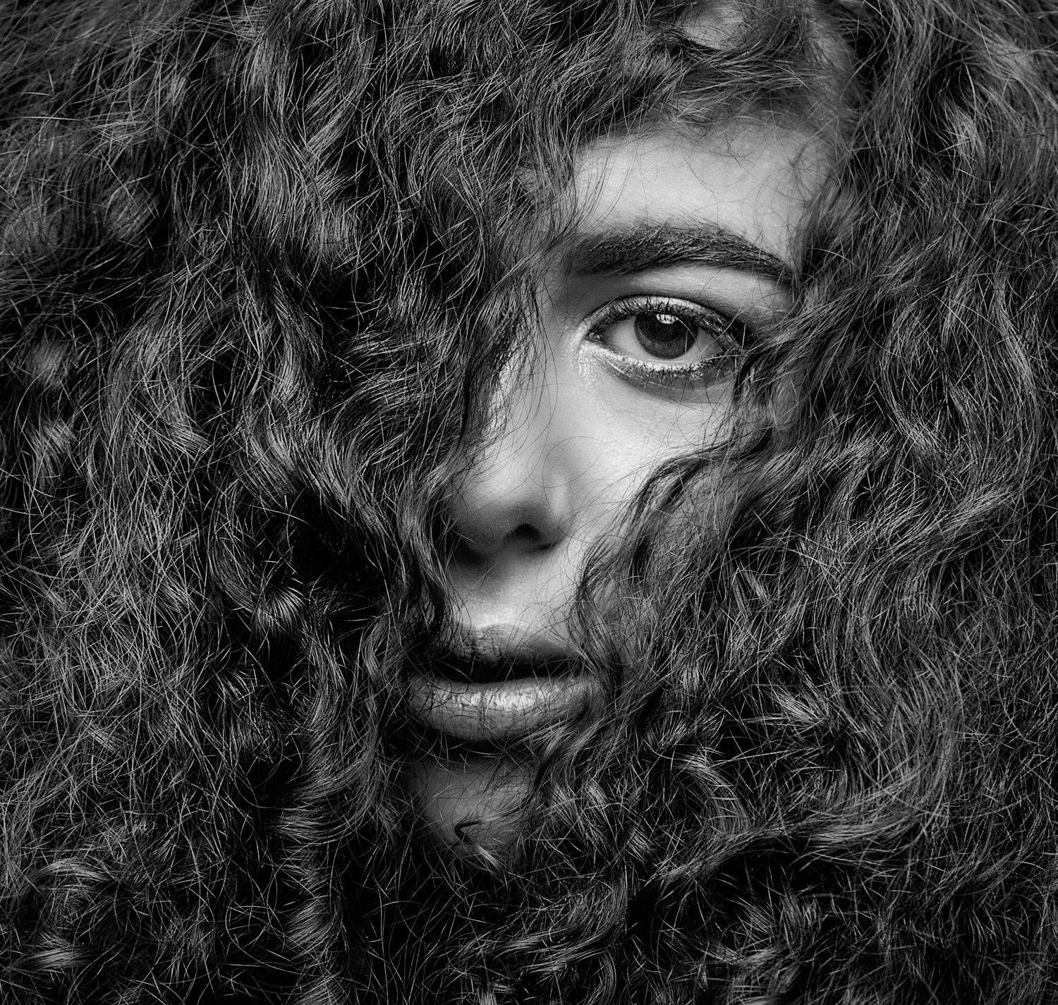 Автор: Дёгтев Евгений модель, девушка, кучерявая, чб, Дёгтев Евгений