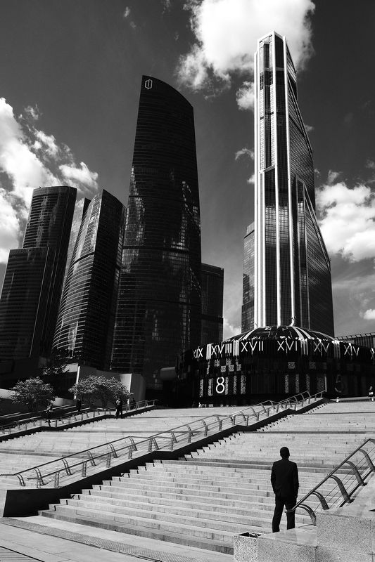 street, streetphoto, b&w, чб, жанр, уличная фотография Вертикальная историяphoto preview