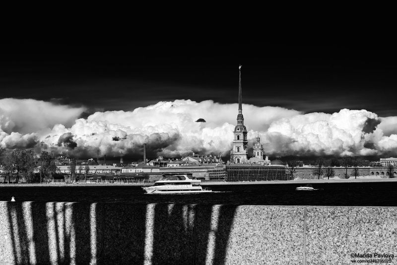 Петропавловская крепость под весенним одеялом небесphoto preview