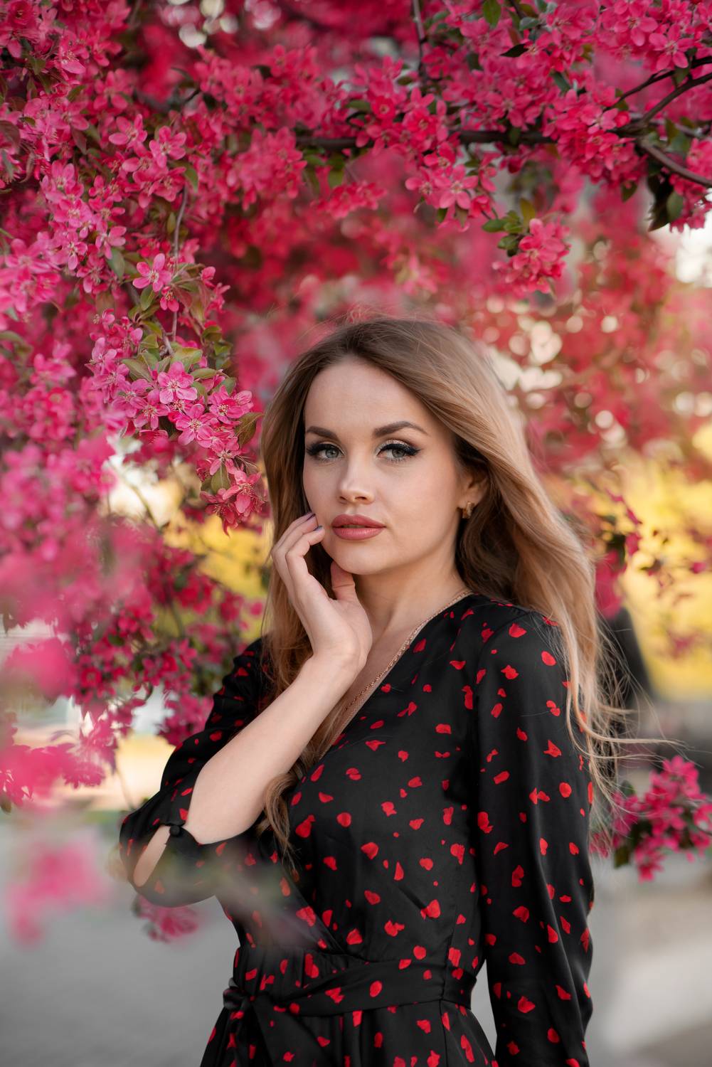 Портрет в цветах. Автор: Aliaksandra Klimchuk girl flowers pink red sunset long hair, Aliaksandra Klimchuk