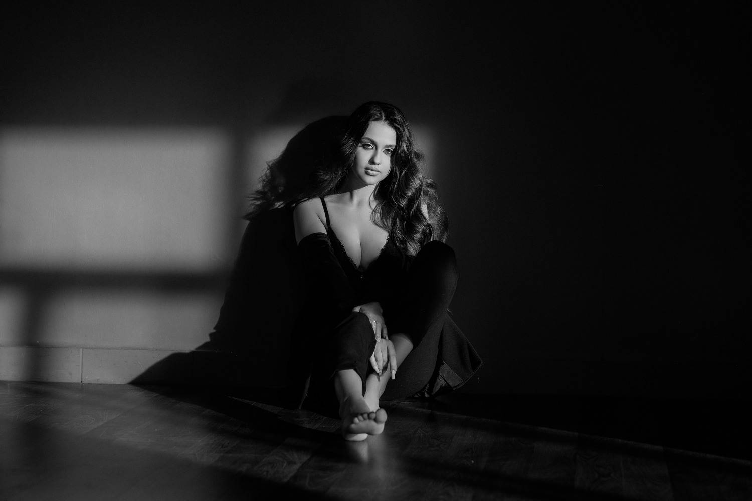 Марина. Автор: Владимир Васильев девушка, модель, портрет, фотосессия, студия, гламур, girl, model, modeling, young, portrait, творческий портрет, женский портрет, woman, young woman, glamour, постановка, постановочная фотография, fashion, чб, чёрно-белое фото, bw, blackandwhite, Владимир Васильев