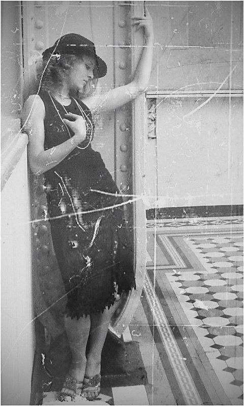 девушка, загадка, музыка сердца, ретро Играя музыку сердца...photo preview