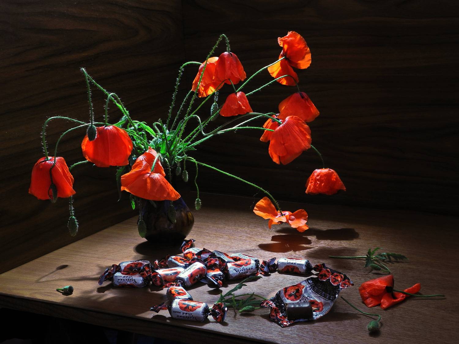 Красный мак.. Автор: Сергей Фунтовой цветы, букет, красный мак, конфеты, шоколад, мак,, Сергей Фунтовой