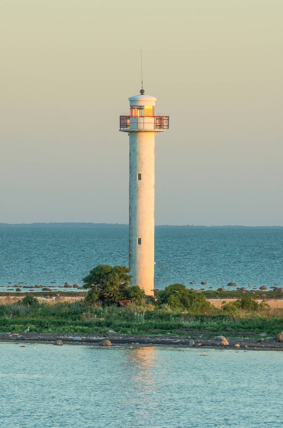 #hiiumaa, #visithiiumaa, #rukkirahu, #rukkirahutuletorn, #rukkirahulighthouse, #eesti, #estonia, #nature, #loodus, #eestiloodus, #ilusadeestipaigad, #nature_of_estonia, #estoniannature, #balticsea, #stillwater, #waterreflections, #lighthousesofinstagram, , Nikolai Mordan