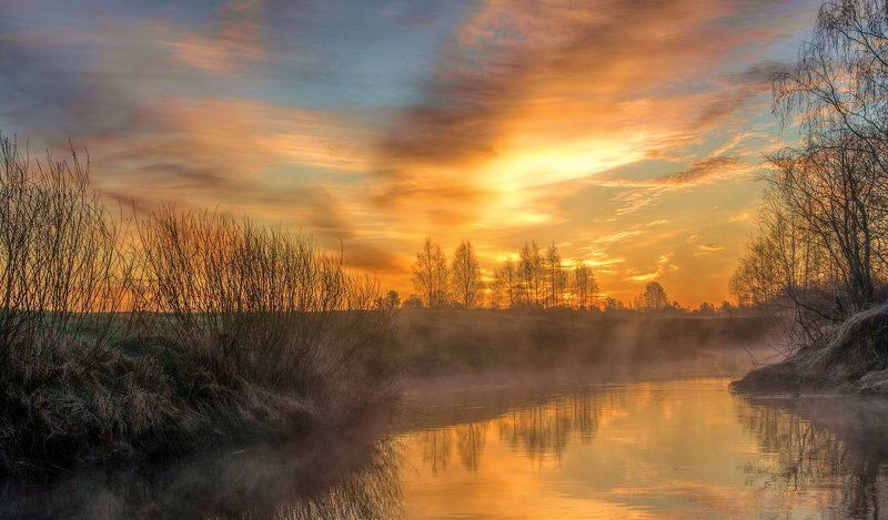 Пламенеет апрельский рассветphoto preview