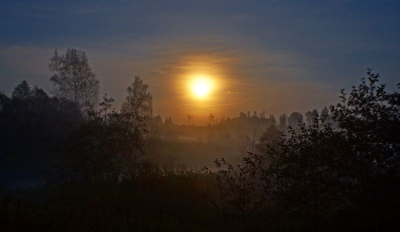 Этюд с лунойphoto preview