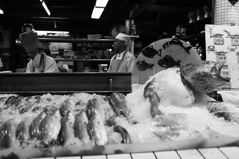 жанр, стрит, тай, street photo, travel photo, bw street photo, tailand, репортаж, fish, restaraunt, рыба, ресторан, real thai How much is the fish?photo preview